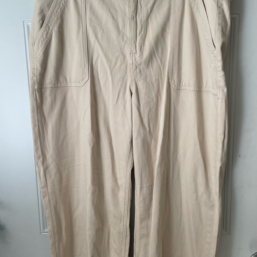 Woman’s American Eagle Baggy Cream Wide Leg Pants